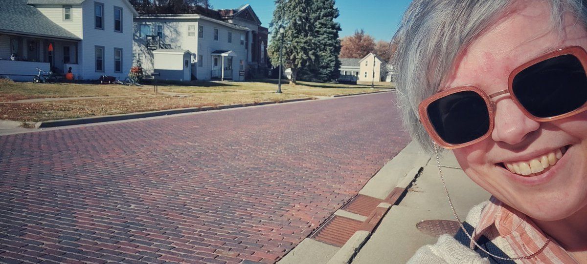 oh my god twitter doesn’t include alt text from images in their API